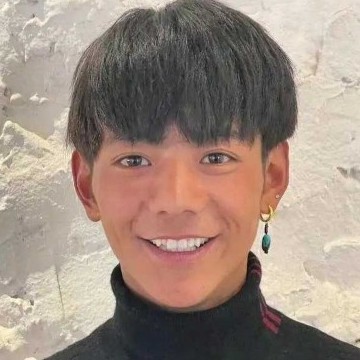 1832975214's avatar
